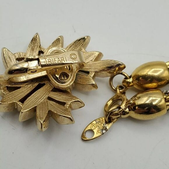 Set of Trifari Jewelry Necklace & Earrings Goldtone Silvertone 24" - Picture 3 of 4